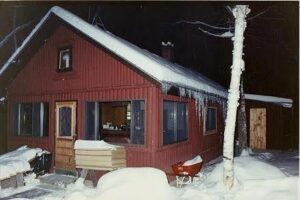 The Dedham cabin before the fire, courtesy: Leola Cochran